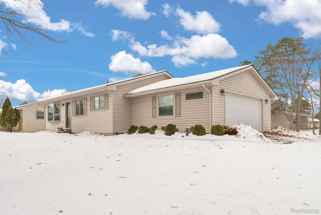 2140 W Drahner Road, Oxford Charter Township, MI 48371