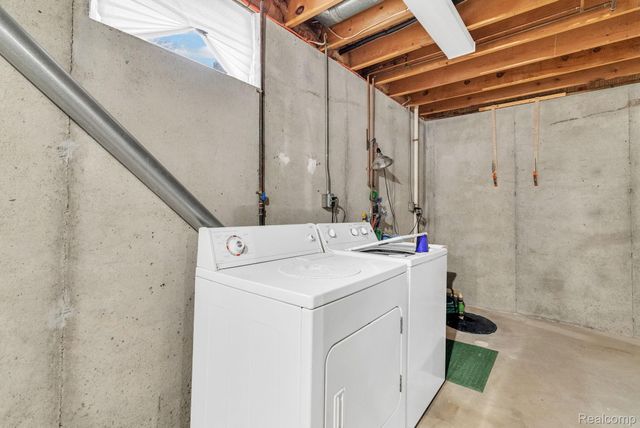 2140 W Drahner Road, Oxford Charter Township, MI 48371