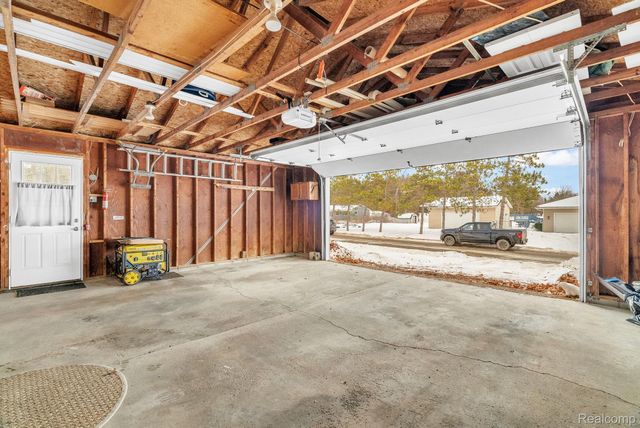 2140 W Drahner Road, Oxford Charter Township, MI 48371