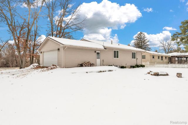 2140 W Drahner Road, Oxford Charter Township, MI 48371