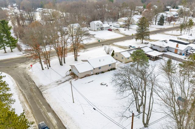 2140 W Drahner Road, Oxford Charter Township, MI 48371