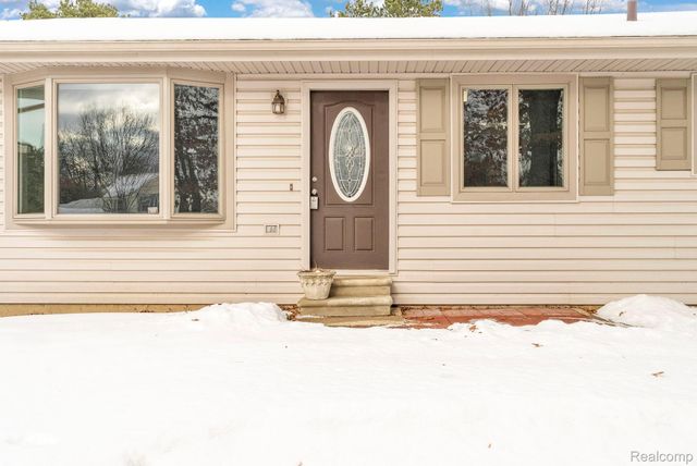 2140 W Drahner Road, Oxford Charter Township, MI 48371