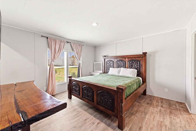 17106 GRIFFIN RD, Atascosa, TX 78002