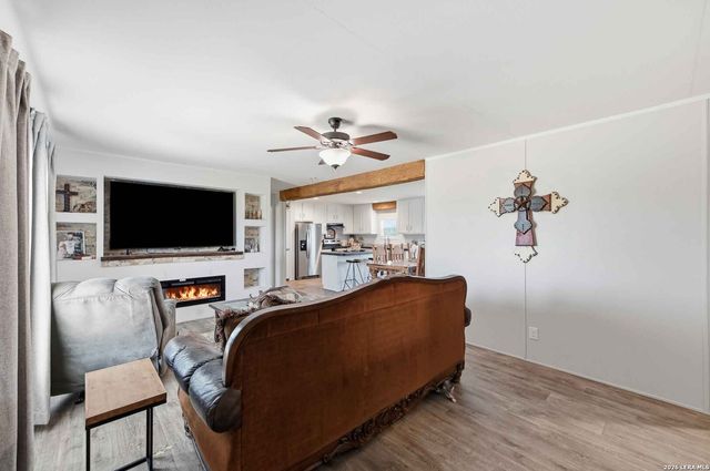 17106 GRIFFIN RD, Atascosa, TX 78002