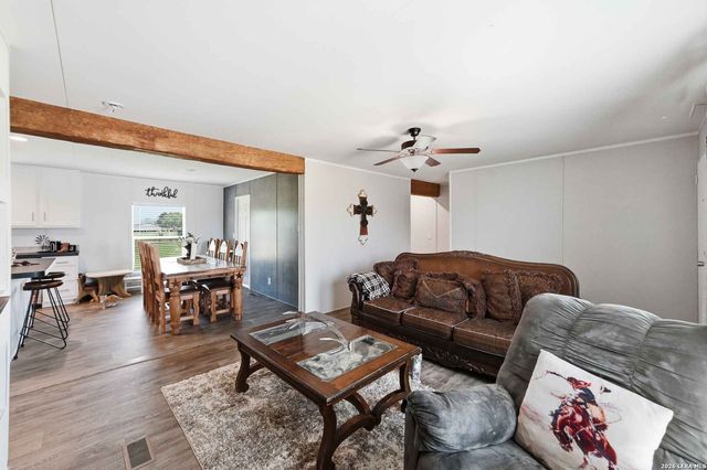 17106 GRIFFIN RD, Atascosa, TX 78002