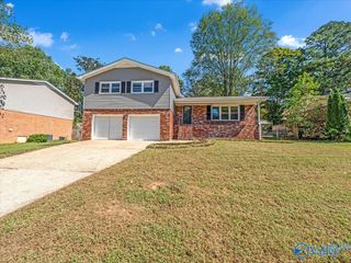 11211 Dellcrest Drive SE, Huntsville, AL 35803