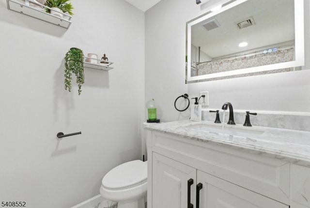 408 Main St, Hope Twp., NJ 07825