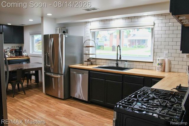31686 Hazel Street, Rockwood, MI 48173