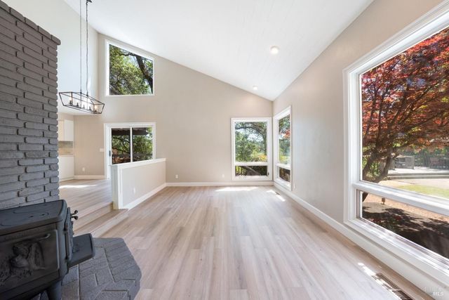 1275 Summit Lake Dr, Angwin, CA 94508