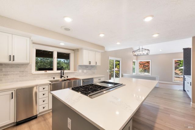 1275 Summit Lake Dr, Angwin, CA 94508