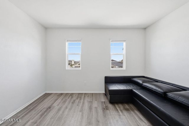 4384 W Ave J-5, Lancaster, CA 93536