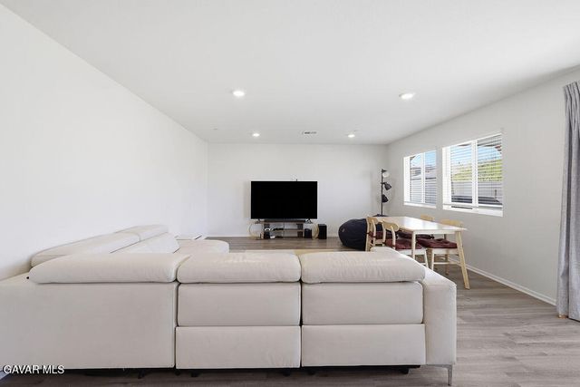 4384 W Ave J-5, Lancaster, CA 93536