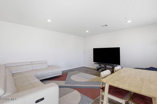 4384 W Ave J-5, Lancaster, CA 93536