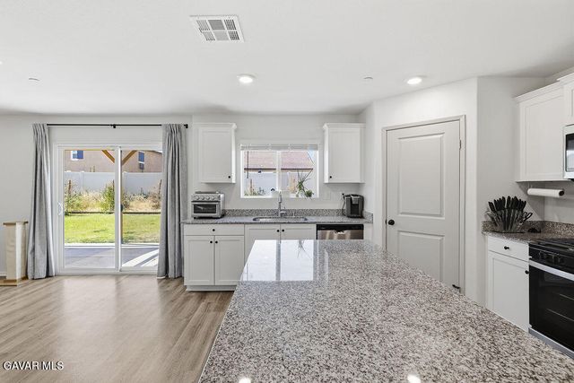 4384 W Ave J-5, Lancaster, CA 93536