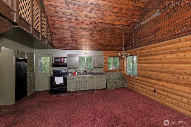 832 N Lake Cushman Road, Hoodsport, WA 98548