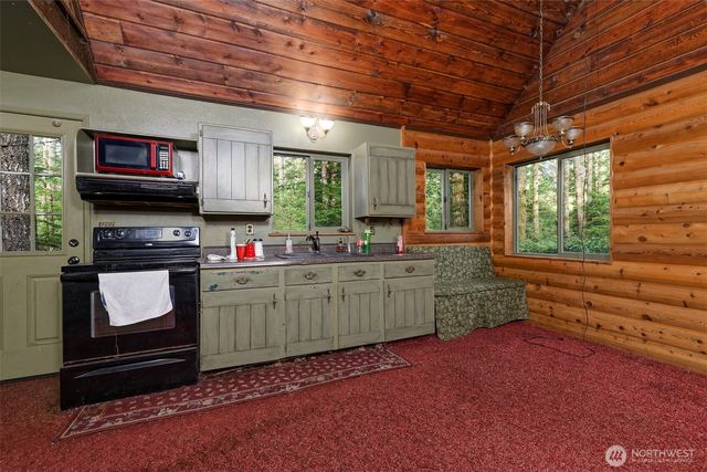 832 N Lake Cushman Road, Hoodsport, WA 98548