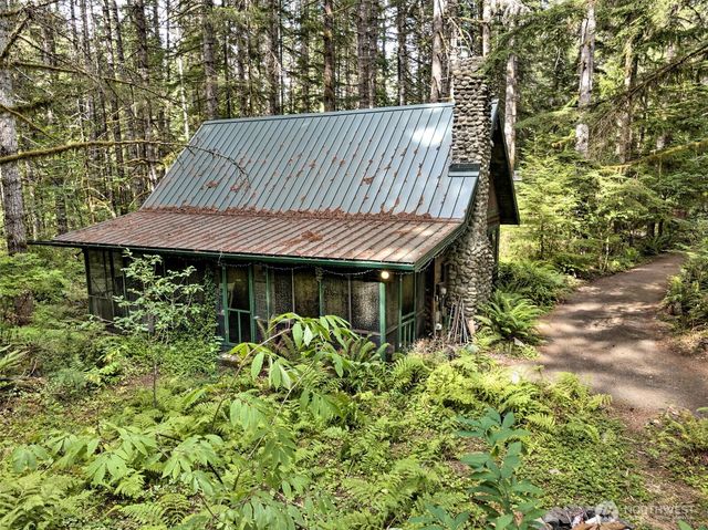 832 N Lake Cushman Road, Hoodsport, WA 98548