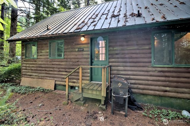 832 N Lake Cushman Road, Hoodsport, WA 98548