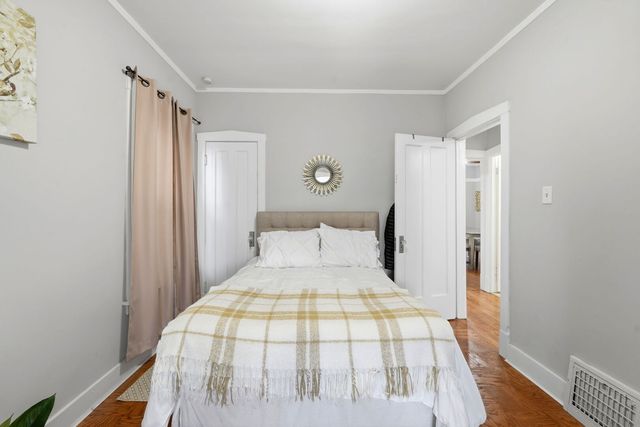 5135 W Melrose Street, Chicago, IL 60641