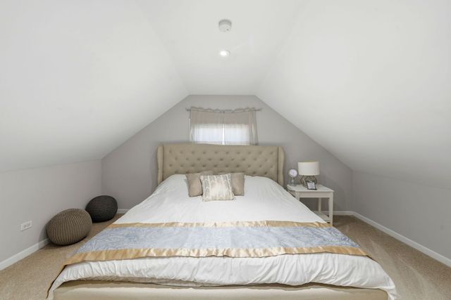 5135 W Melrose Street, Chicago, IL 60641