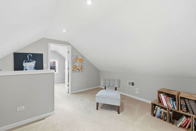 5135 W Melrose Street, Chicago, IL 60641