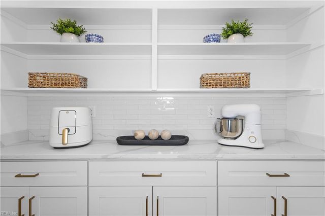 312 Riverview RD, Chesapeake, VA 23322