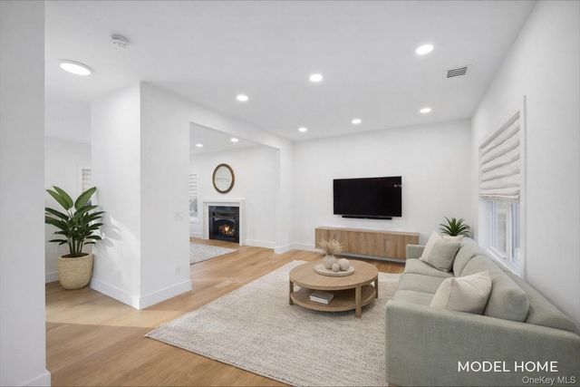 89 N South Street, Manorville, NY 11949