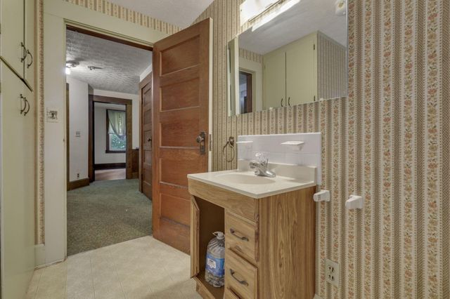 6135 Westfall Road SW, Lancaster, OH 43130