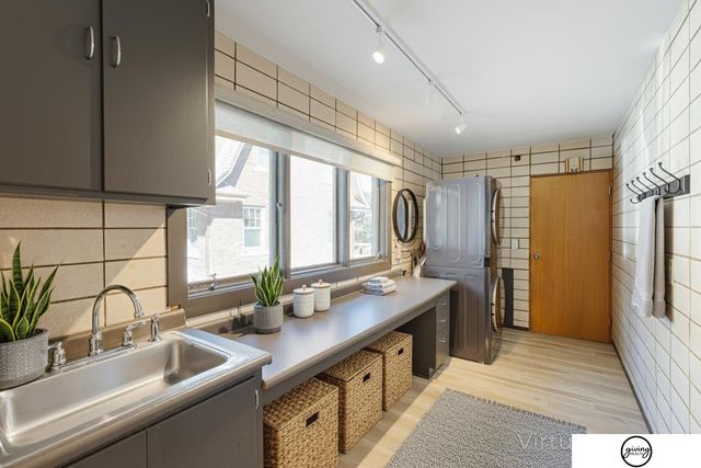 1822 N 52nd Street, Omaha, NE 68104