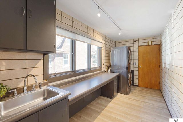 1822 N 52nd Street, Omaha, NE 68104