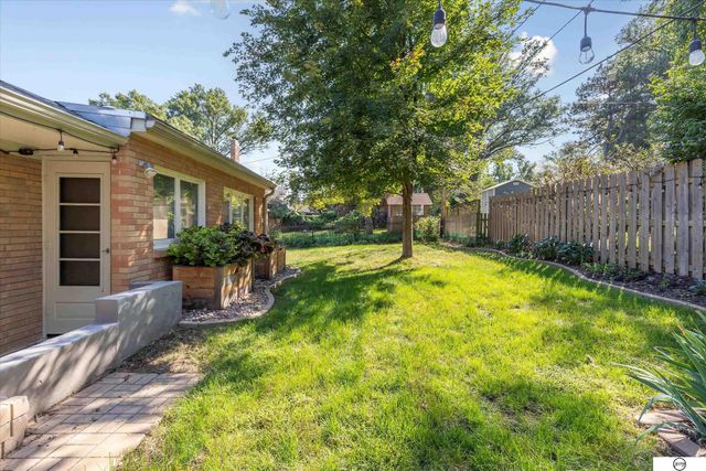 1822 N 52nd Street, Omaha, NE 68104