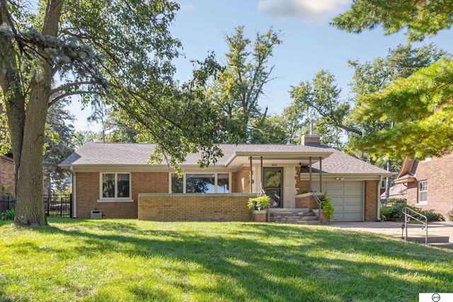 1822 N 52nd Street, Omaha, NE 68104