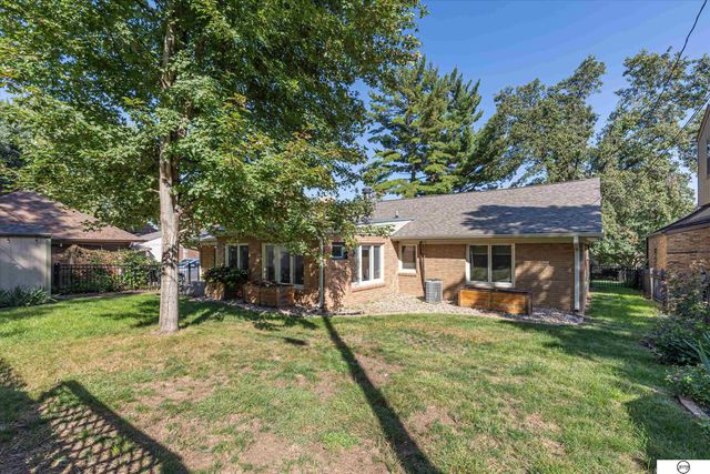 1822 N 52nd Street, Omaha, NE 68104