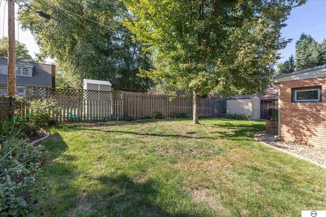 1822 N 52nd Street, Omaha, NE 68104