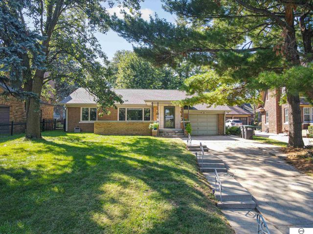 1822 N 52nd Street, Omaha, NE 68104