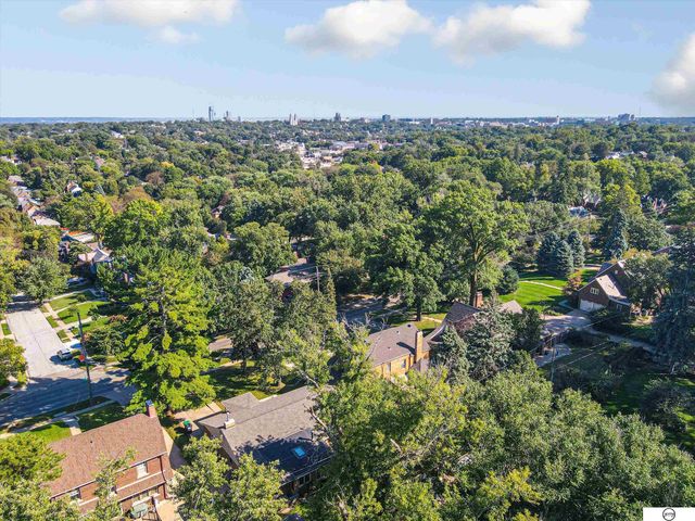 1822 N 52nd Street, Omaha, NE 68104