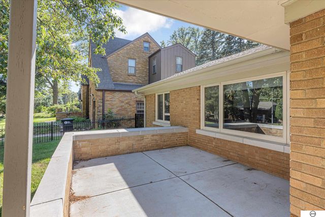 1822 N 52nd Street, Omaha, NE 68104