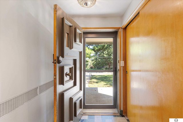 1822 N 52nd Street, Omaha, NE 68104