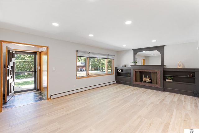 1822 N 52nd Street, Omaha, NE 68104