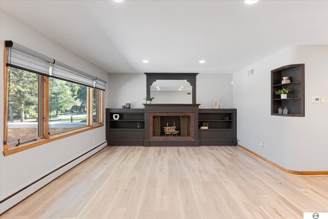 1822 N 52nd Street, Omaha, NE 68104