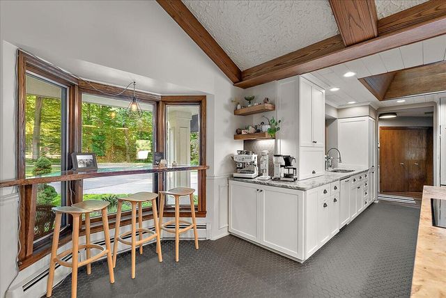 955 Kenwood Drive, Holland, MI 49423