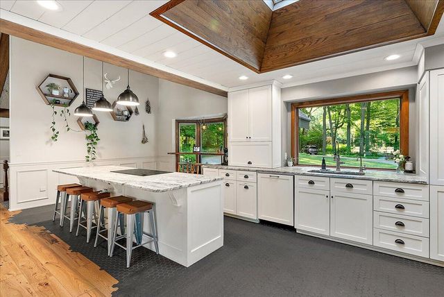 955 Kenwood Drive, Holland, MI 49423