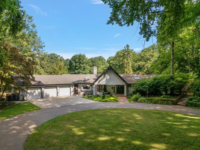 955 Kenwood Drive, Holland, MI 49423