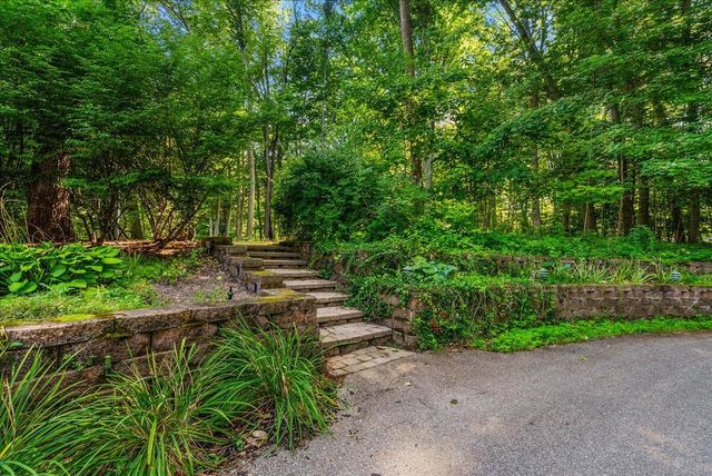 955 Kenwood Drive, Holland, MI 49423