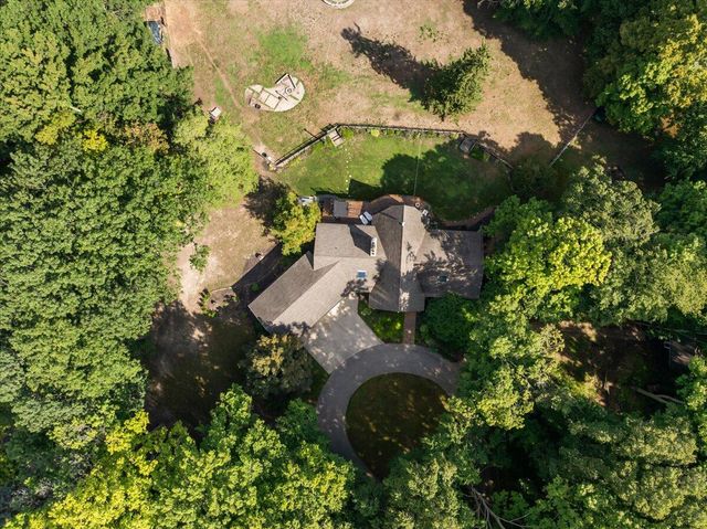 955 Kenwood Drive, Holland, MI 49423