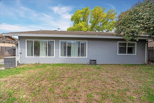 970 Goldenoak Way, Stockton, CA 95209