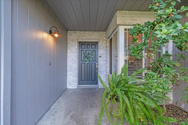 970 Goldenoak Way, Stockton, CA 95209