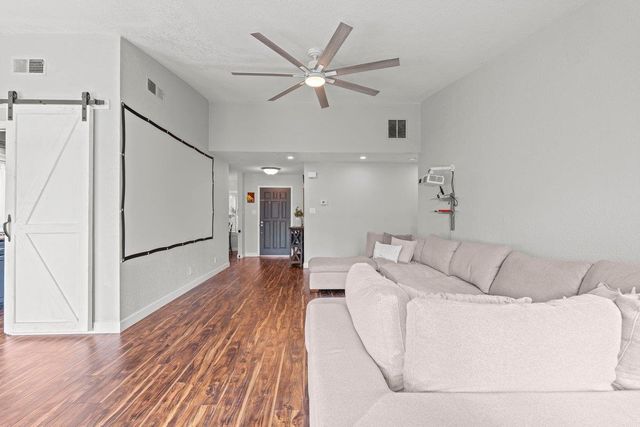 970 Goldenoak Way, Stockton, CA 95209