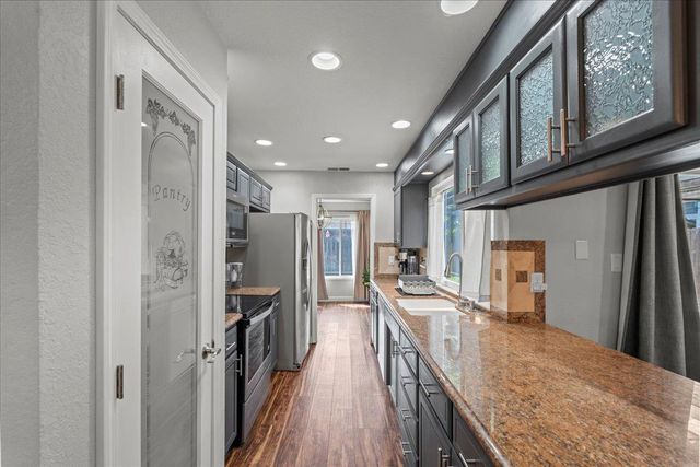 970 Goldenoak Way, Stockton, CA 95209