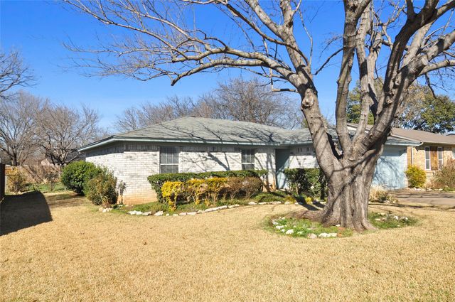 1216 Patrick Street, Crowley, TX 76036